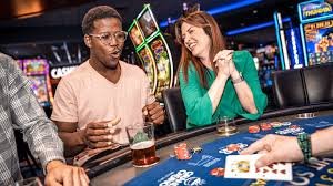 Pemain Live Casino gesit77 menikmati permainan langsung dengan dealer profesional